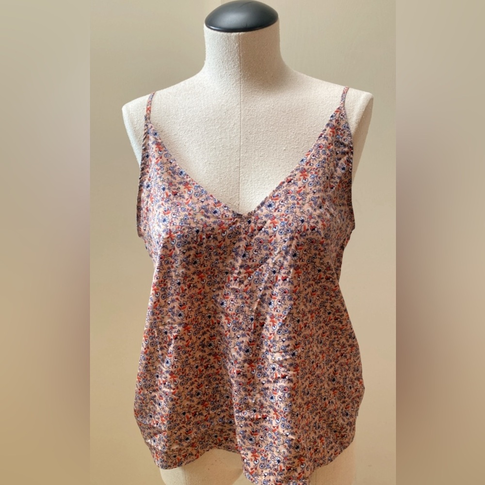 Women’s floral v-neck tank